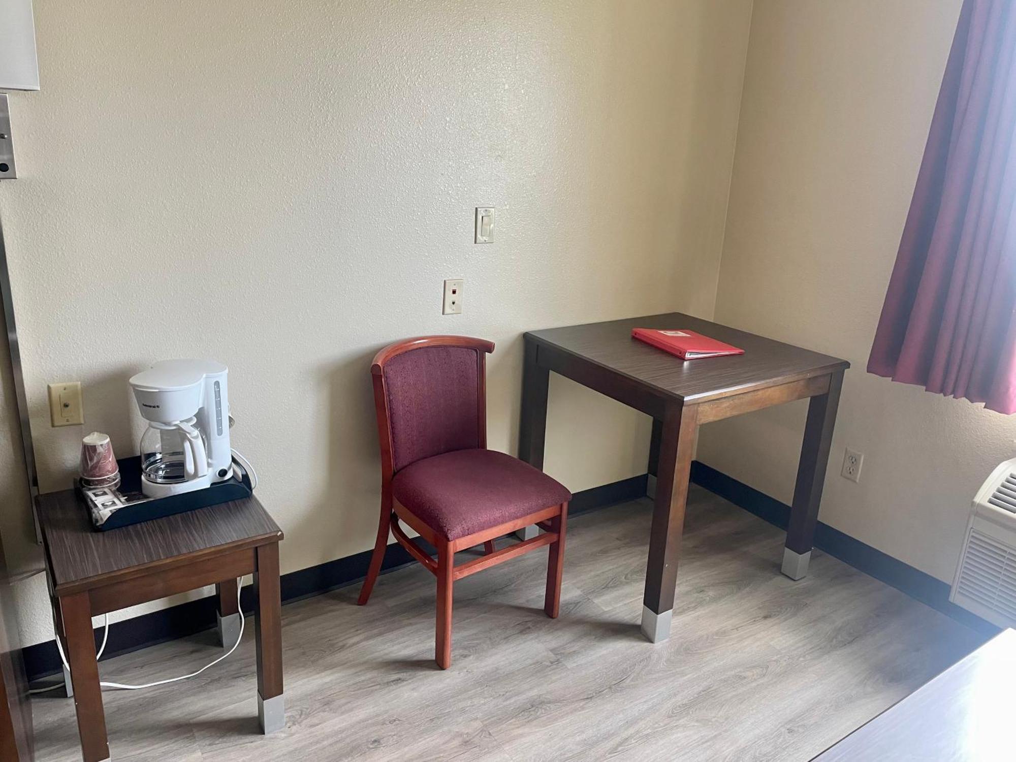 Econo Lodge Inn & Suites Corning Rom bilde